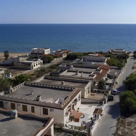 Abbronzati A Сasa de vacaciones Triscina